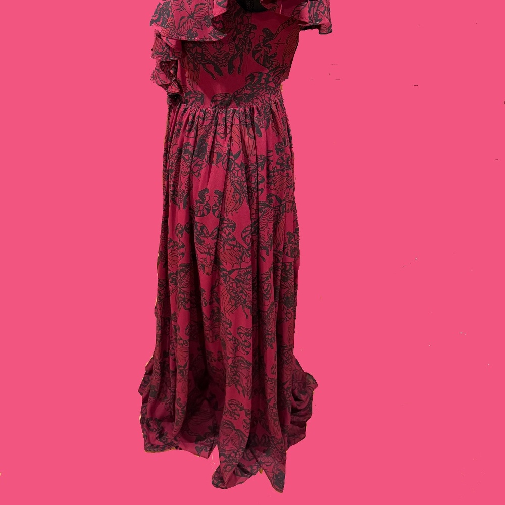 NWT La Femme En Noir Mythical Goddess Gown Oxblood Gorgon Print 👉FLAW👈 - Picture 10 of 13